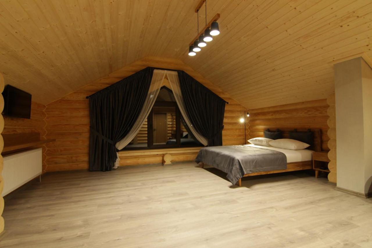 Bozhena Hotel Mykulychyn Bagian luar foto