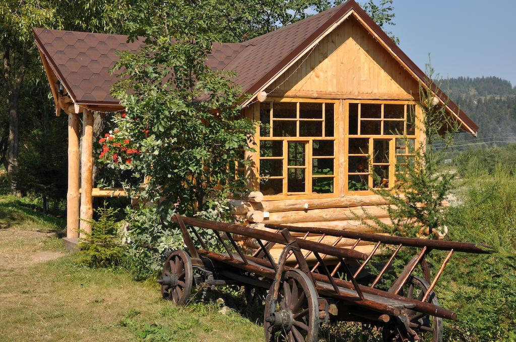 Bozhena Hotel Mykulychyn Bagian luar foto