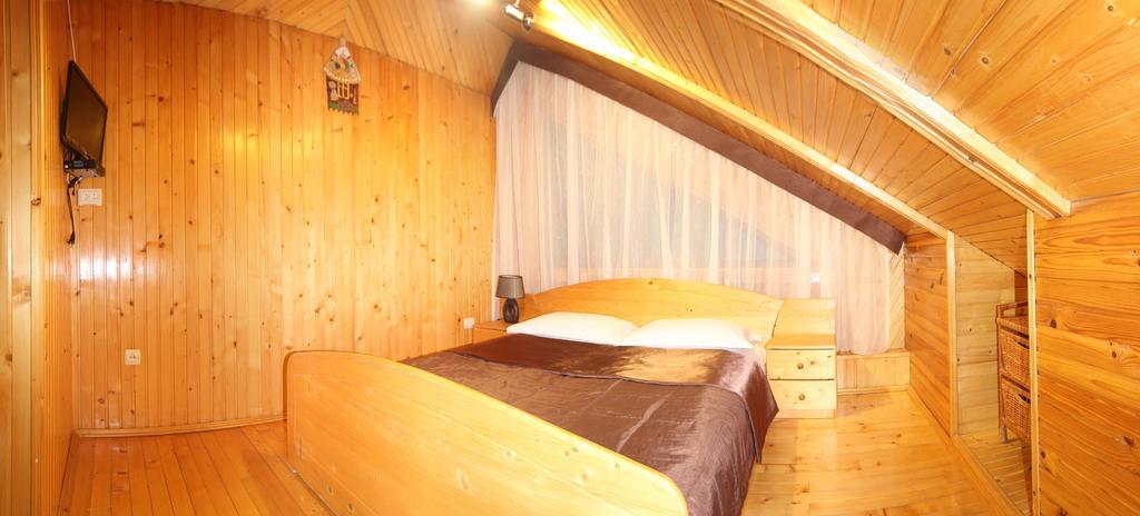 Bozhena Hotel Mykulychyn Bagian luar foto