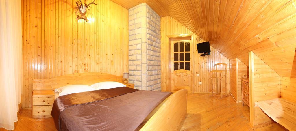 Bozhena Hotel Mykulychyn Bagian luar foto