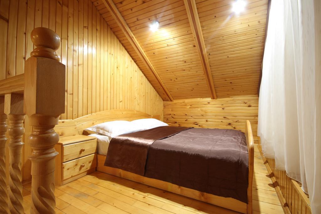 Bozhena Hotel Mykulychyn Bagian luar foto